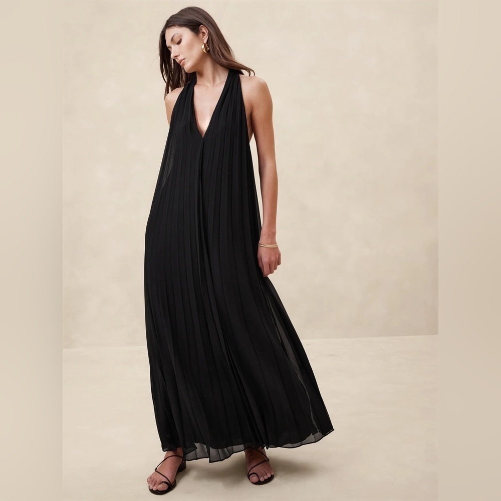 NEW! BANANA REPUBLIC BLACK ODETTA PLEATED MAXI DRESS - Large ✈️